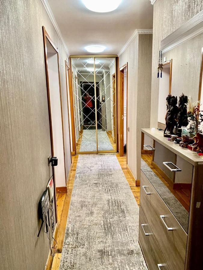 Просторная 3 Комнатная Квартира На Арбате Lejlighed Almaty Eksteriør billede